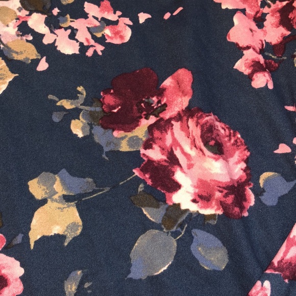 Boutique Butter soft floral long 3/4 sleeve top - Picture 4 of 5